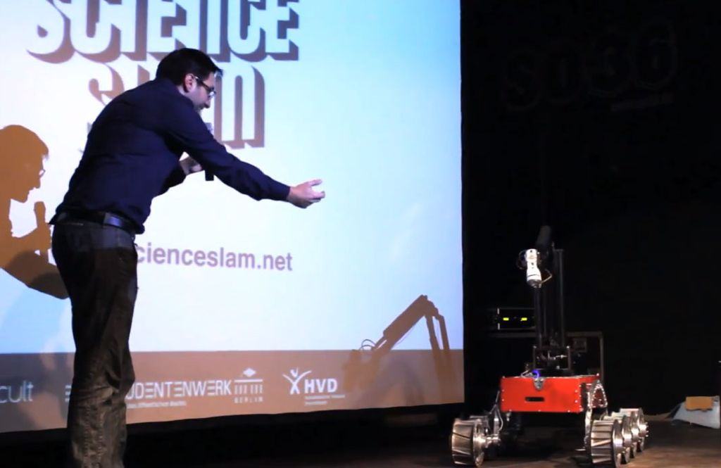 Cem Avsar beim #35 Science Slam Berlin